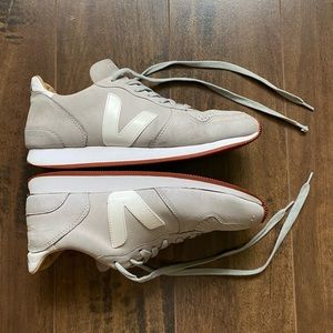 Veja leather Sneakers Grey size 8 US